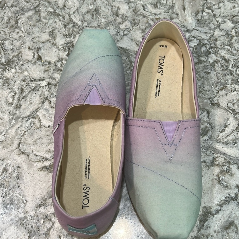 Tom’s island inspired flats